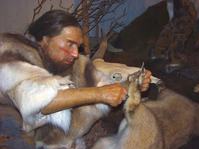 Neanderthal Müzesi’nde bir tarih öncesi insan canlandırması.